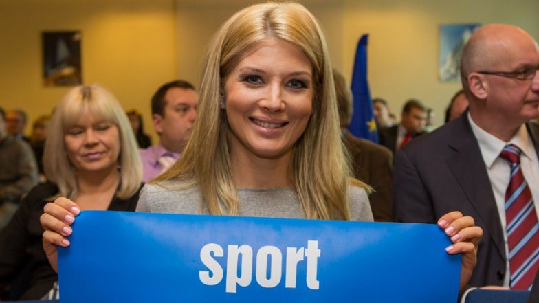 Izabella Łukomska-Pyżalska wije się na rurze niczym jaszczurka