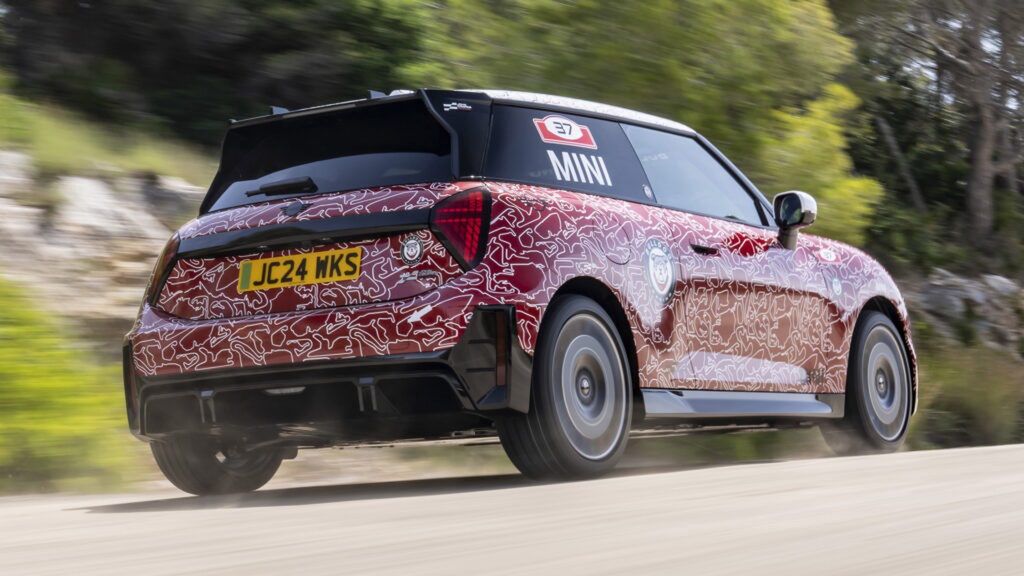 Mini JCW E w kamuflażu