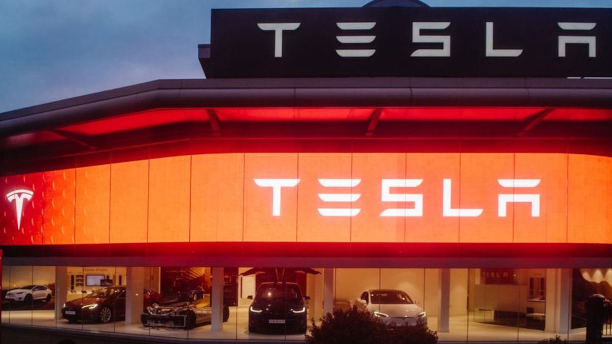 Salon samochodów TESLA