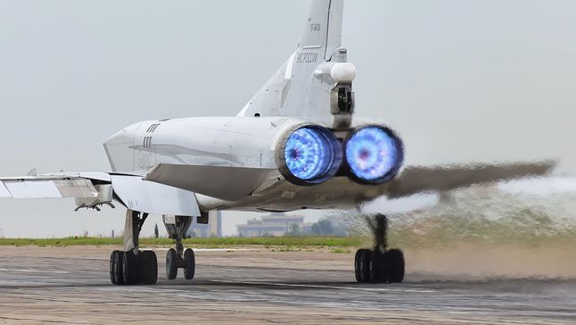 Tu-22M3 - dobrze widoczne dysze silników