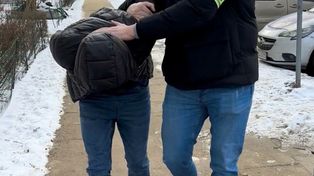 Warszawa: Seryjny niszczyciel kabrioletów zatrzymany. Przyjeżdżał ze wsi i rozpruwał nożem dachy samochodów