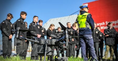 Policjanci zgubili drona za 200 tysięcy. Szukają go od piątku