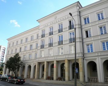 Alarm bombowy w Sądzie Okręgowym w Kielcach. Budynek ewakuowano