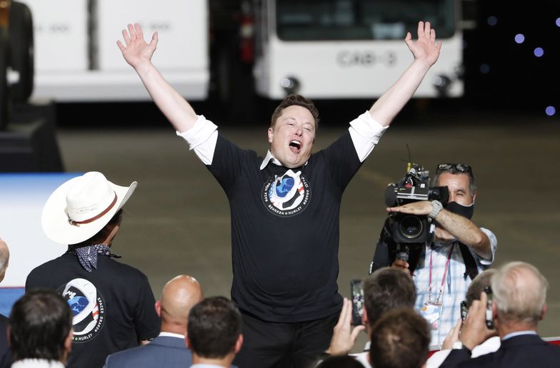 Elon Musk świętuje swój kolejny kosmiczny sukces. 