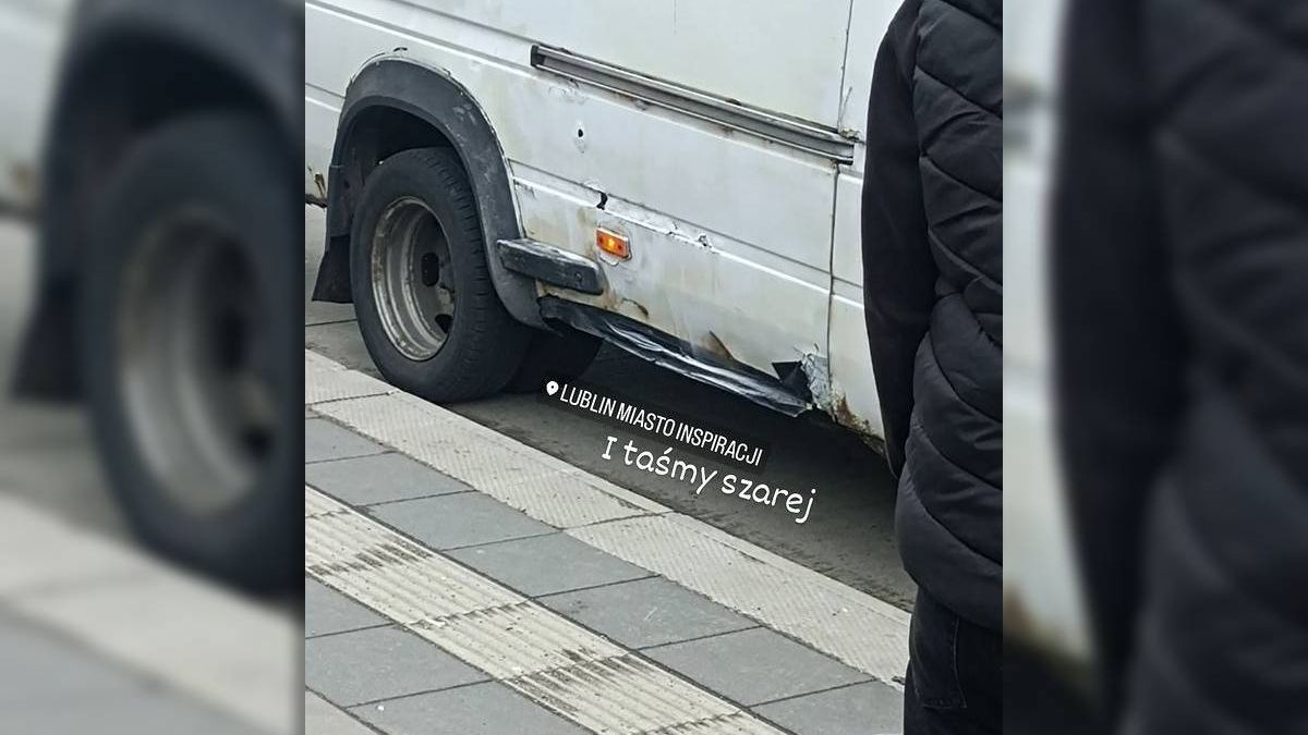 Rdza i dziura zaklejone taśmą klejącą w busie pasażerskim relacji Lublin - Włodawa