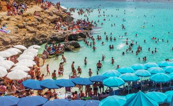 Kraj idzie jak burza. Na miejscu słońce i masa atrakcji. Wczasy od 800 zł