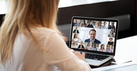 Jak rozmawiać za darmo przez Internet? Najlepsze serwisy online