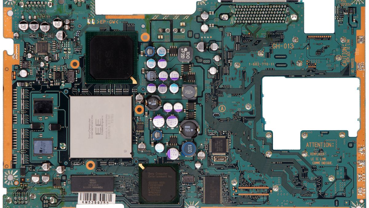 PlayStation 2 to jeden z najbardziej znanych przykładów zastosowania ISA MIPS, fot. CC-BY (Evan Amos)