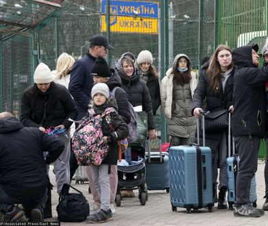 Godziny w kolejkach, tłok i bałagan. Reportaż z przejścia granicznego w Medyce