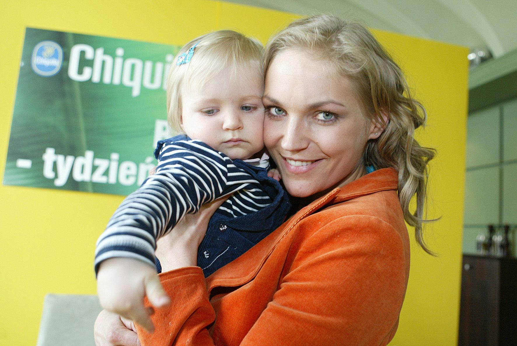 scena z: Dominika Figurska
SK: kwiecieñ 2006, Chiquita, Banany Chiquita - tydzieñ z dawk¹ s³oñca, premiera siedmiodniowej kuracji na bazie bananów, Dominika Figurska z córk¹ Matyld¹
fot. Palicki/AKPA