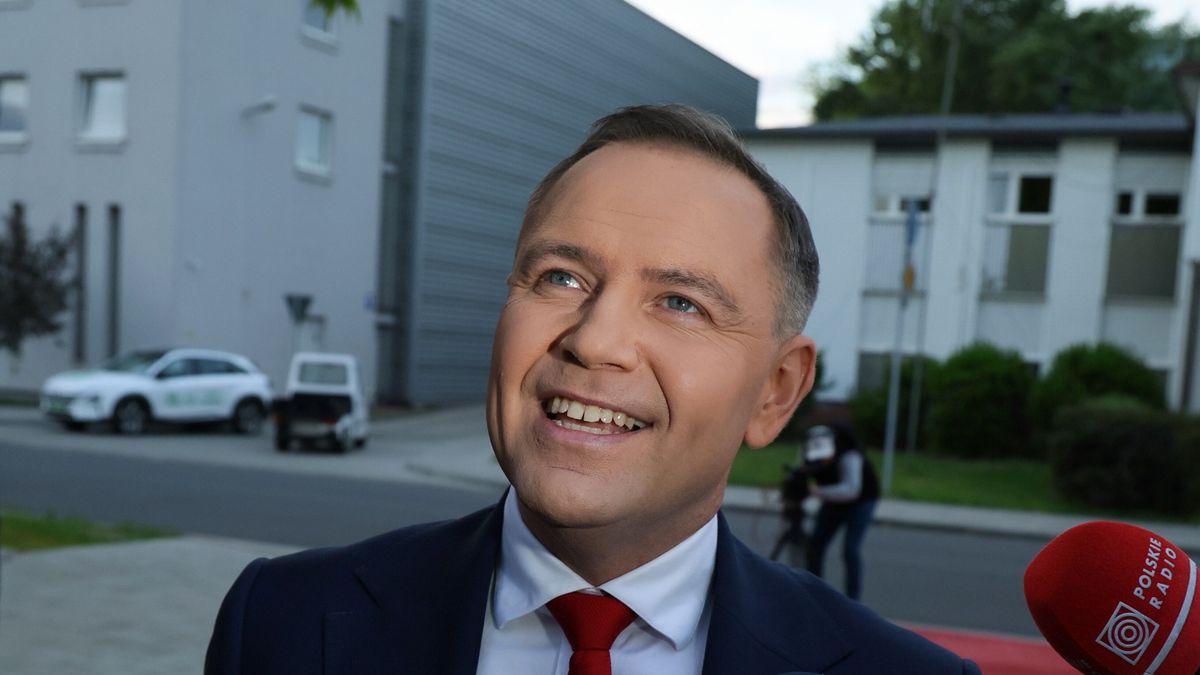 Karol Nawrocki przed wejściem na debatę prezydencką w TVP