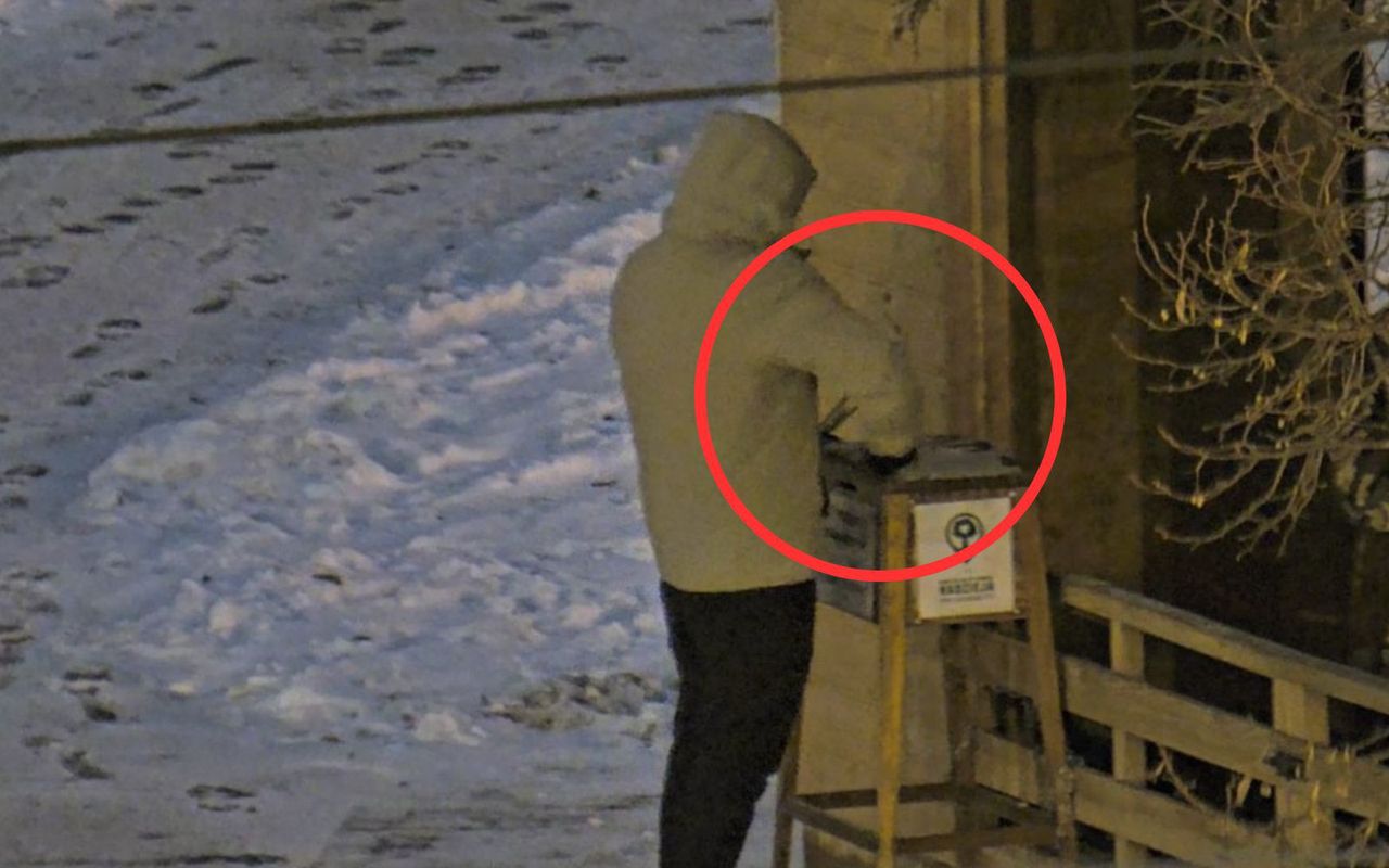 Przyłapał go pod szopką betlejemską. Niegodne zachowanie mężczyzny