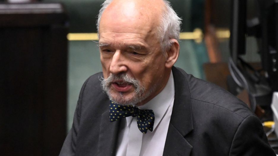 Janusz Korwin-Mikke zastosował się do rozporządzenia