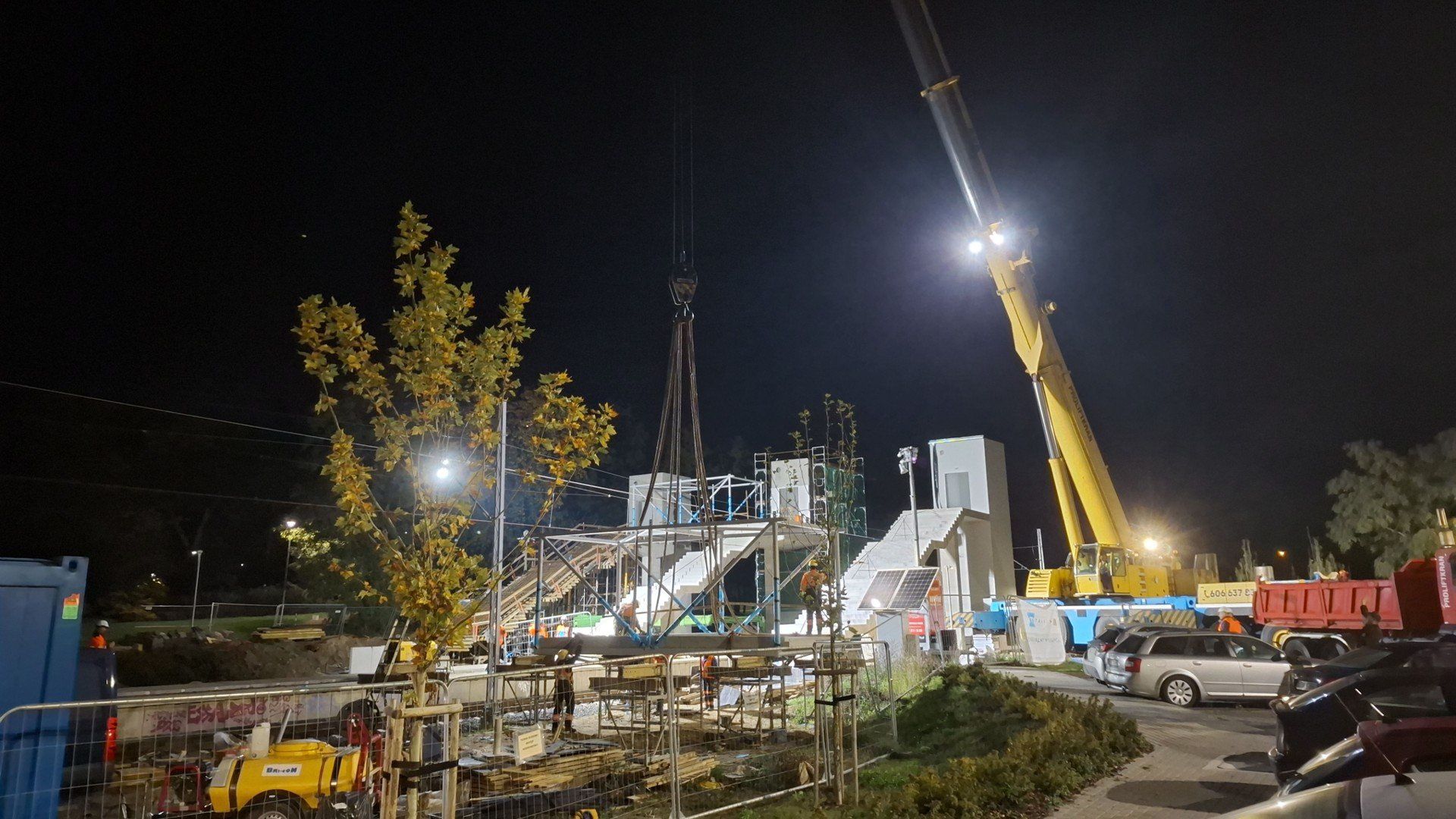 Przystanek SKM Szczecin Żelechowa. Montaż odbył się wieczorem 13 października