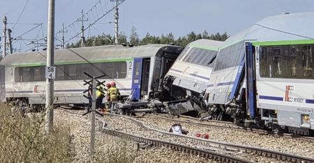 "Koziołek" wykolejony. Doszło do zderzenia z samochodem ciężarowym