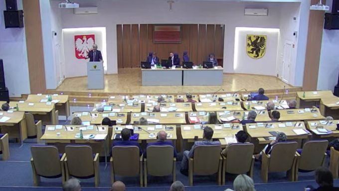 Obrady sejmiku województwa pomorskiego transmitowane w serwisie youtube.com