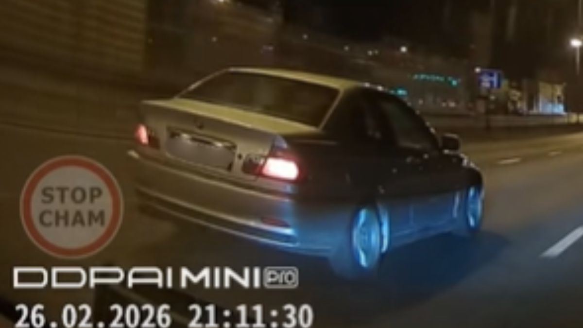 BMW uniknęło kolizji z ciężarówką.