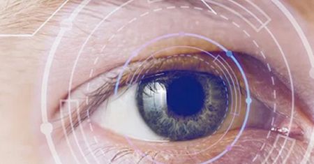 Wrocław. Płatność tęczówką oka rozwiązaniem przyszłości. Pomysł firmy PayEye idzie w świat