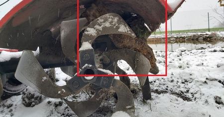 Rolnik z Kawic zahaczył o coś maszyną. Natychmiast wezwał policję