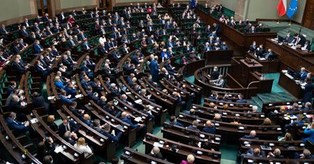 Nie dostali się do Sejmu, ale na otarcie łez dostaną pieniądze. 2 mln zł na odprawy