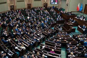 Nie dostali się do Sejmu, ale na otarcie łez dostaną pieniądze. 2 mln zł na odprawy