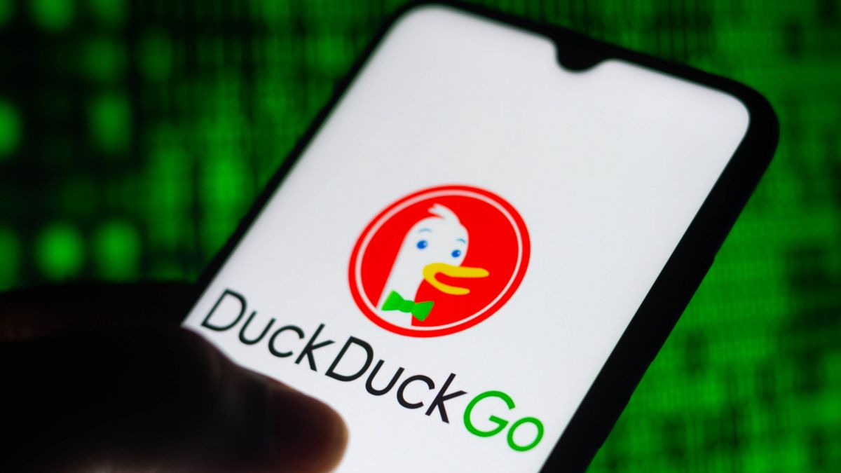 BRAZIL - 2021/08/10: In this photo illustration, the DuckDuckGo logo seen displayed on a smartphone. (Photo Illustration by Rafael Henrique/SOPA Images/LightRocket via Getty Images)