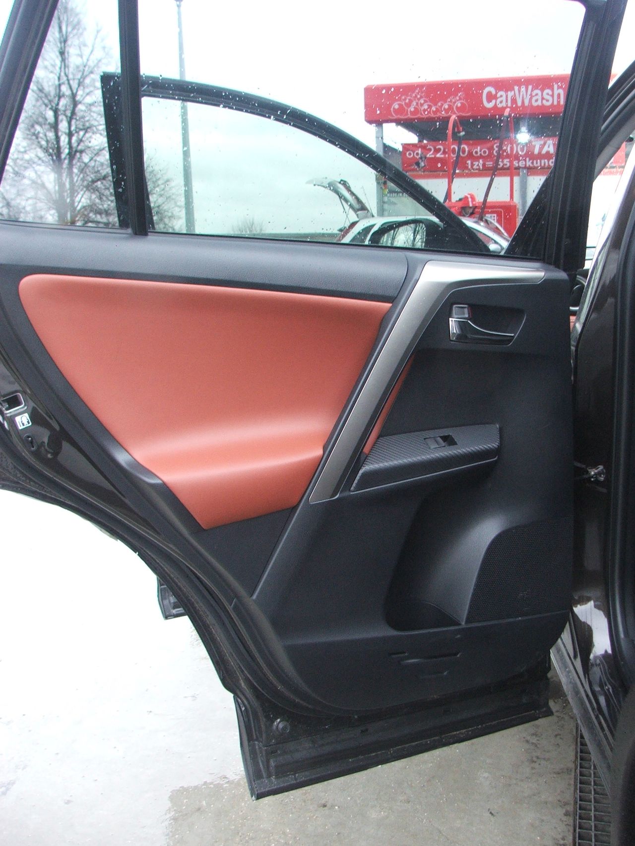 Toyota RAV4 - panel drzwi tylnych