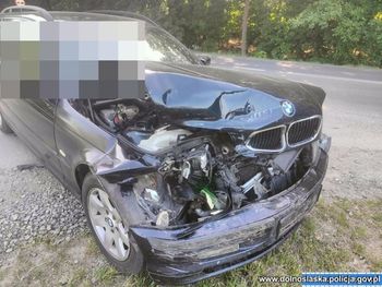 Lubin: Wyszedł z rozbitego BMW i wyrzucił puszki po piwie do rowu. Mężczyzna był kompletnie pijany