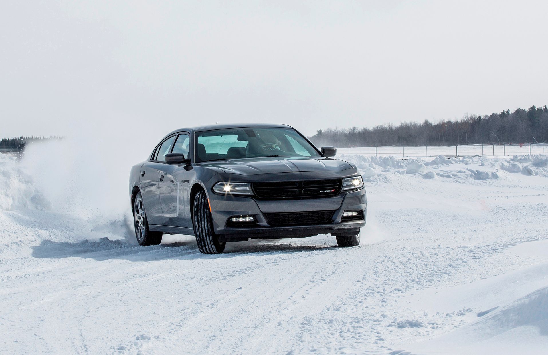 Dodge Charger z napędem na cztery koła idealnie nada się w góry
