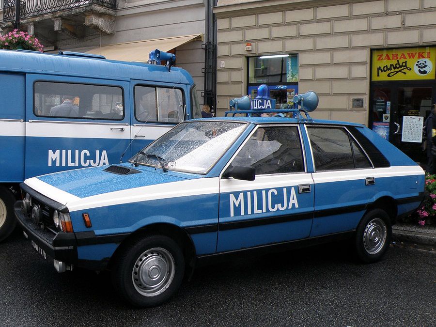 Polonez jako milicyjny radiowóz