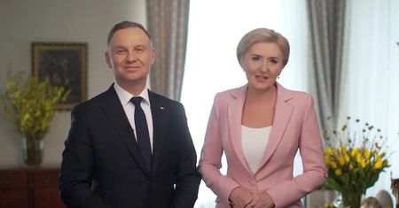 Życzenia od pary prezydenckiej. "Ciepłych świąt wypełnionych szacunkiem"