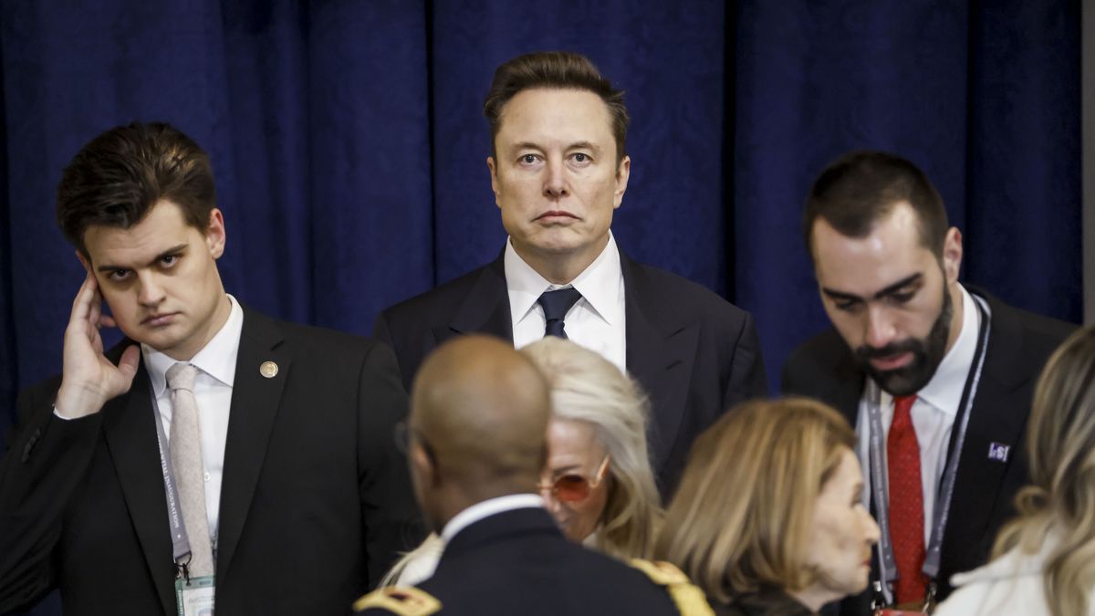The Inauguration Of Donald J. Trump As The 47th President
WASHINGTON, DC - JANUARY 20: Businessman Elon Musk (C) arrives to attend Donald Trump's inauguration as the next President of the United States at the United States Capitol on January 20, 2025 in Washington, DC. Donald Trump takes office for his second term as the 47th President of the United States. (Photo by Shawn Thew - Pool/Getty Images)
Pool