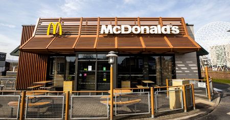 Koronawirus na świecie. McDonald's wywołał aferę. Poszło o zmieniony logotyp