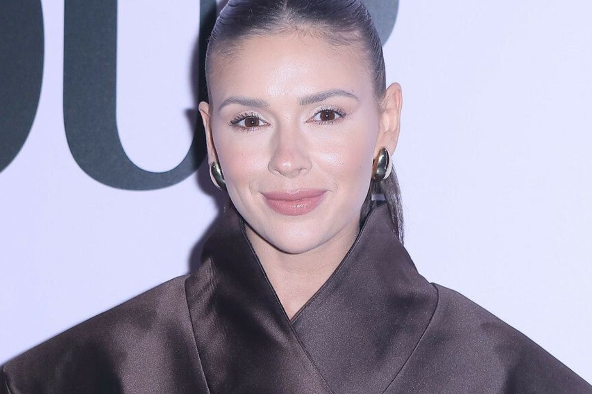 Włożyła "nagie" spodnie. Tak zapozowała na ściance