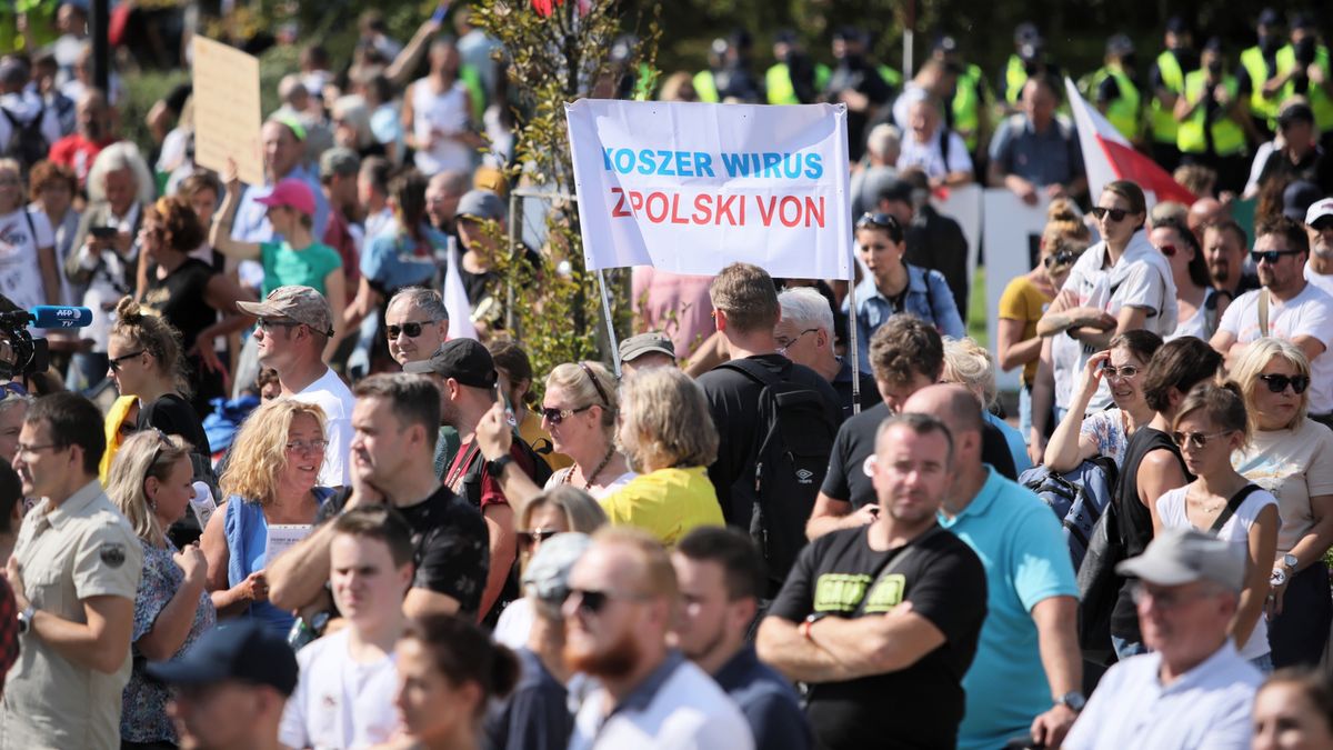 koronawirus covid-19 warszawa protesty