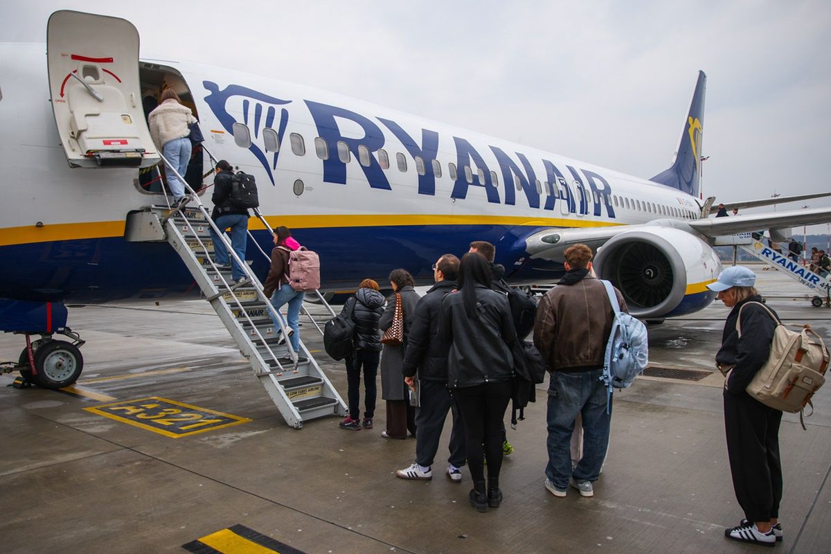 Awaryjne lądowanie Ryanair w Poznaniu. Co dzieje się na pokładzie w takiej chwili