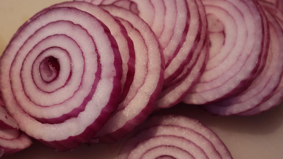 red, onion, vegetable, ingredient, white color, piece, food, raw food, cutting board, board, plastic, close-up, detail