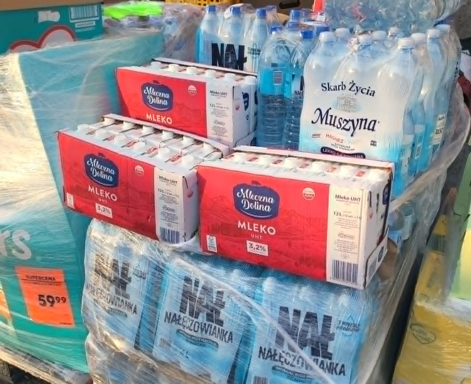 Mleko wystawione na zewnątrz.
