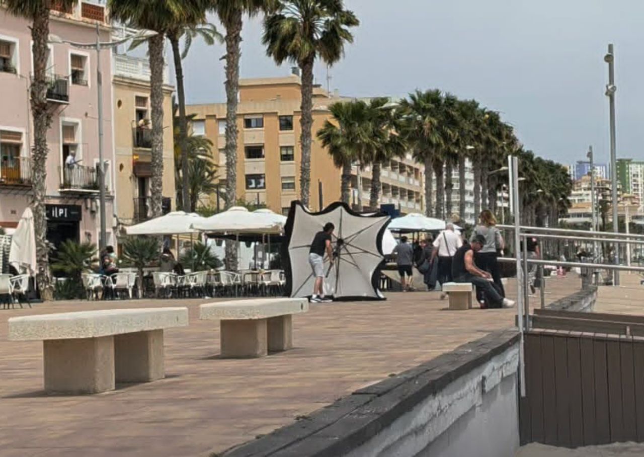 Sunął przez deptak przez kilka sekund. Turystka wszystko nagrała