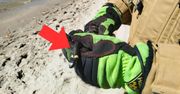 Leżeli w majówkę na plaży. Wszedł do namiotu. Aż zadzwonili na straż