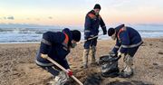 Skutki rosyjskiej katastrofy. Tony mazutu na plażach