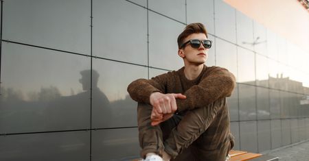 Jak stylizować męskie buty sportowe? Zobacz modne propozycje na wiosnę i lato 2022