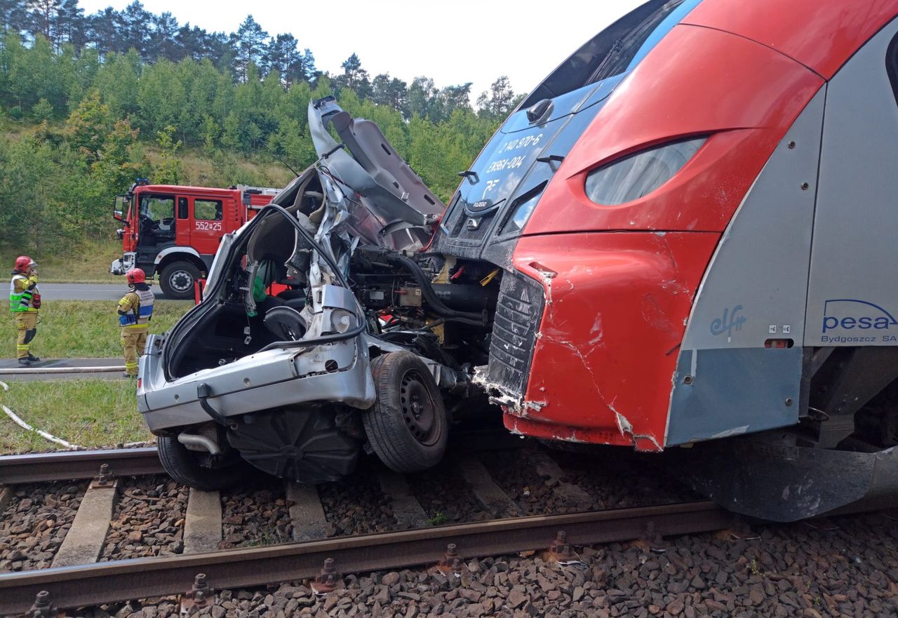 Tragedia na przejeździe kolejowym. Kierowca nie miał szans