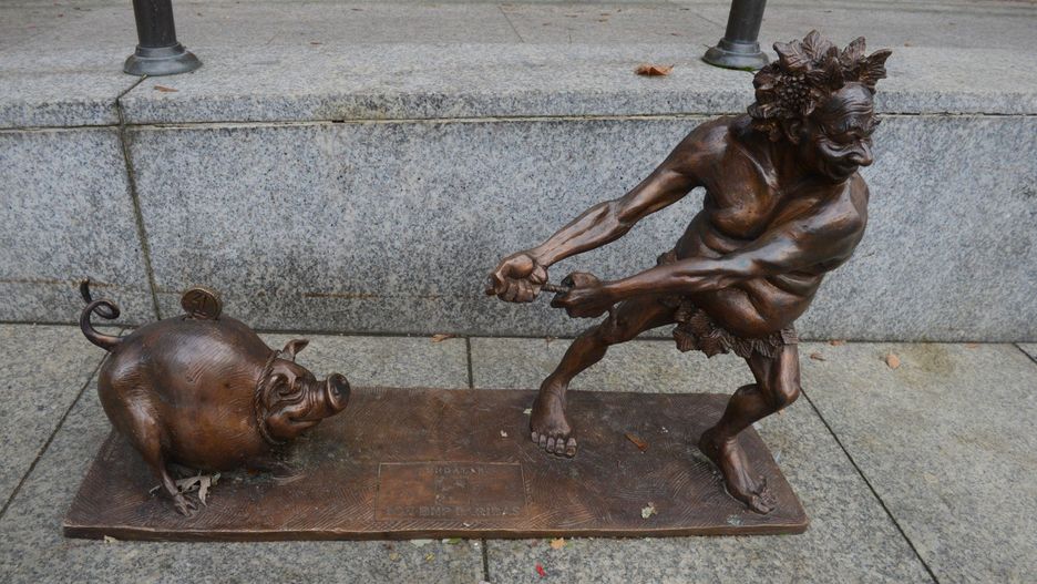 Zielonogóski Bachusik ciągnie świnkę do banku