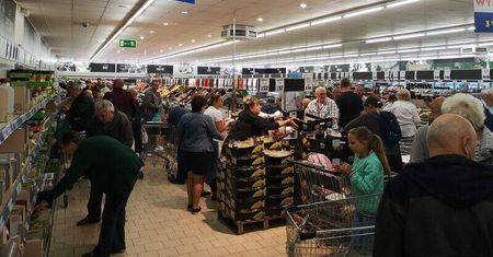 Koronawirus. Lidl wprowadza ograniczenia liczby osób przebywających w sklepie