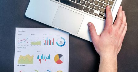 Własna firma a pracownicy: jak zatrudniać i rozliczać koszty?