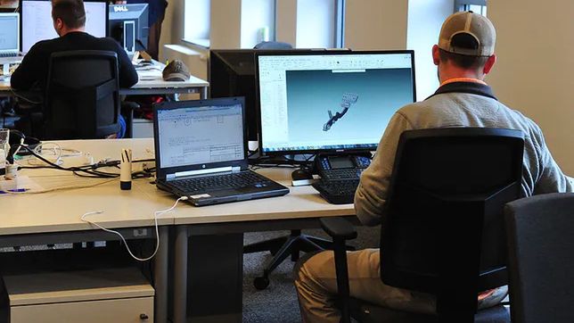 Elastyczny czas pracy można stosować wtedy, gdy występują przyczyny obiektywne, uzasadnione, techniczne i dotyczące organizacji pracy. Może to być wykorzystywane w różny sposób i dostosowywane do życiowej sytuacji pracowników.