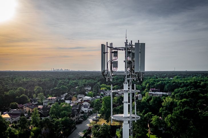 Play uruchomił 52 nowe stacje bazowe. Sieć ma już 13 558 obiektów