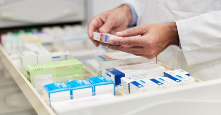 Skandal w aptece. Farmaceuta z Wrocławia aresztowany