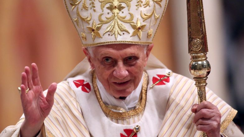 Benedykt XVI nie żyje. Papież miał za sobą pobyt w obozie jenieckim i TRUDNĄ MIŁOŚĆ